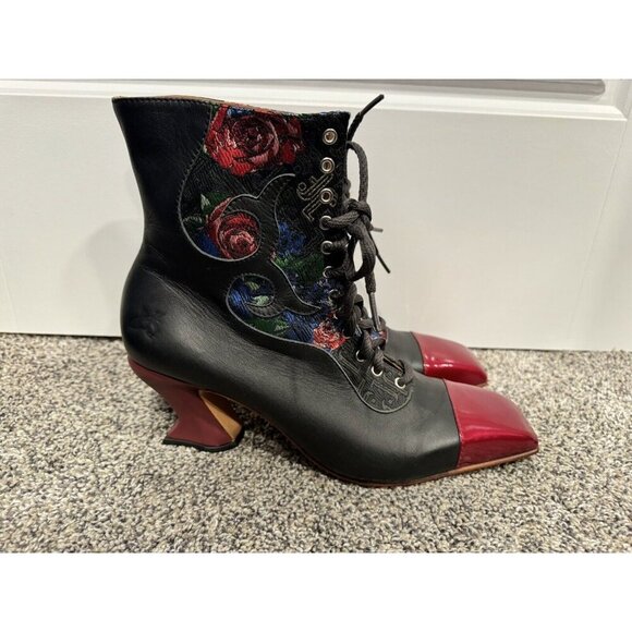 john fluevog super fine dutchess square  toe lace up boot Size 9 EUC - Picture 2 of 7